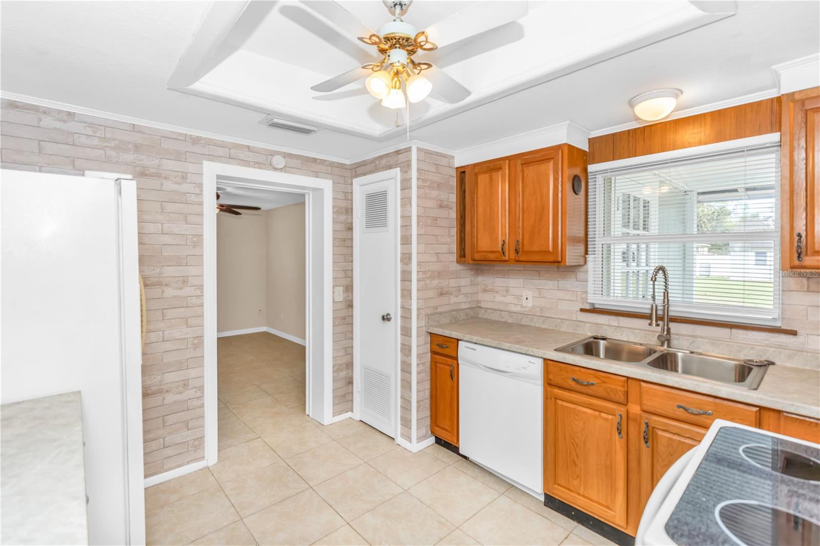 Image 9 of 26 For 885 Wisconsin Avenue