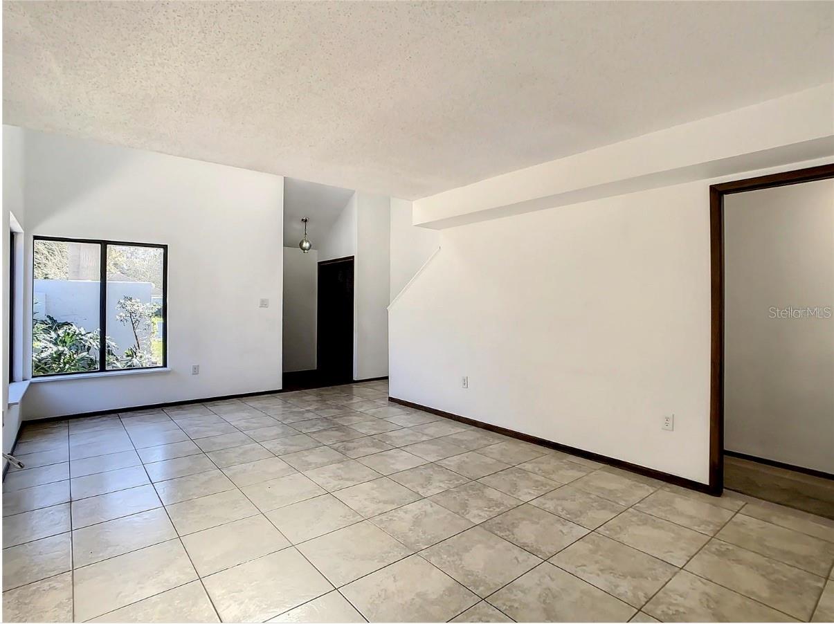 Image 5 of 13 For 5329 Blue Grass Street