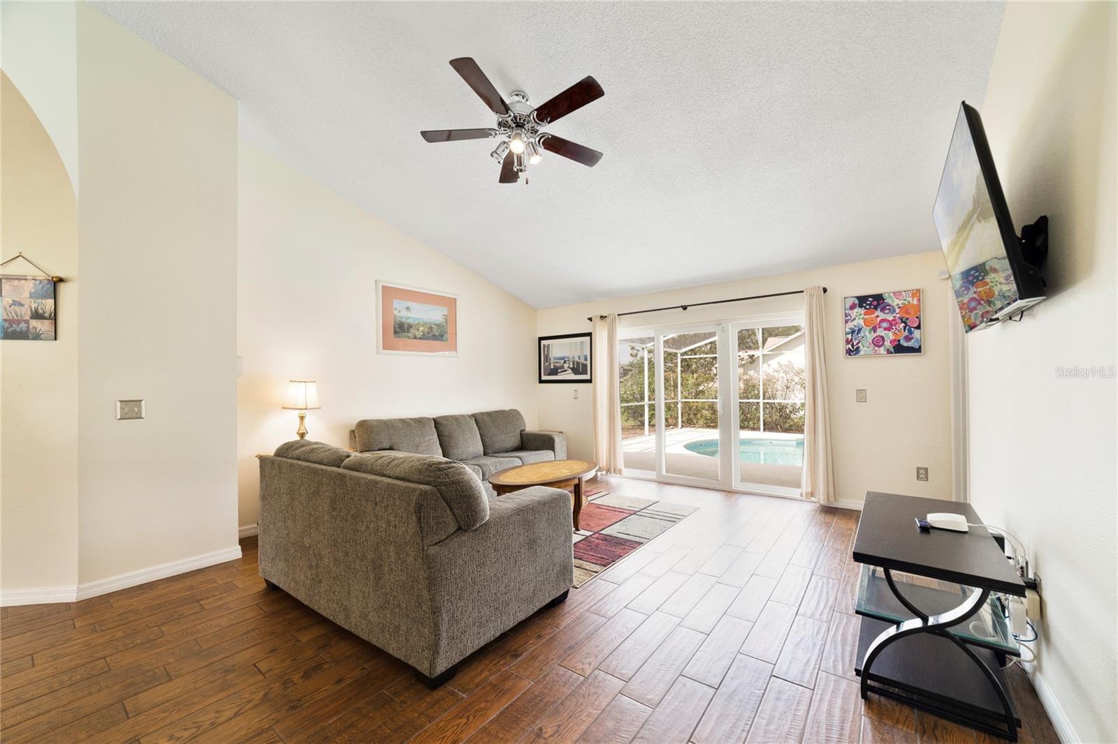 Image 6 of 20 For 213 Sunset Ct