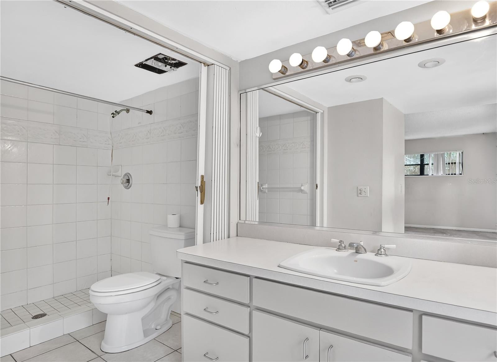 Image 19 of 38 For 599 Lake Geneva Road