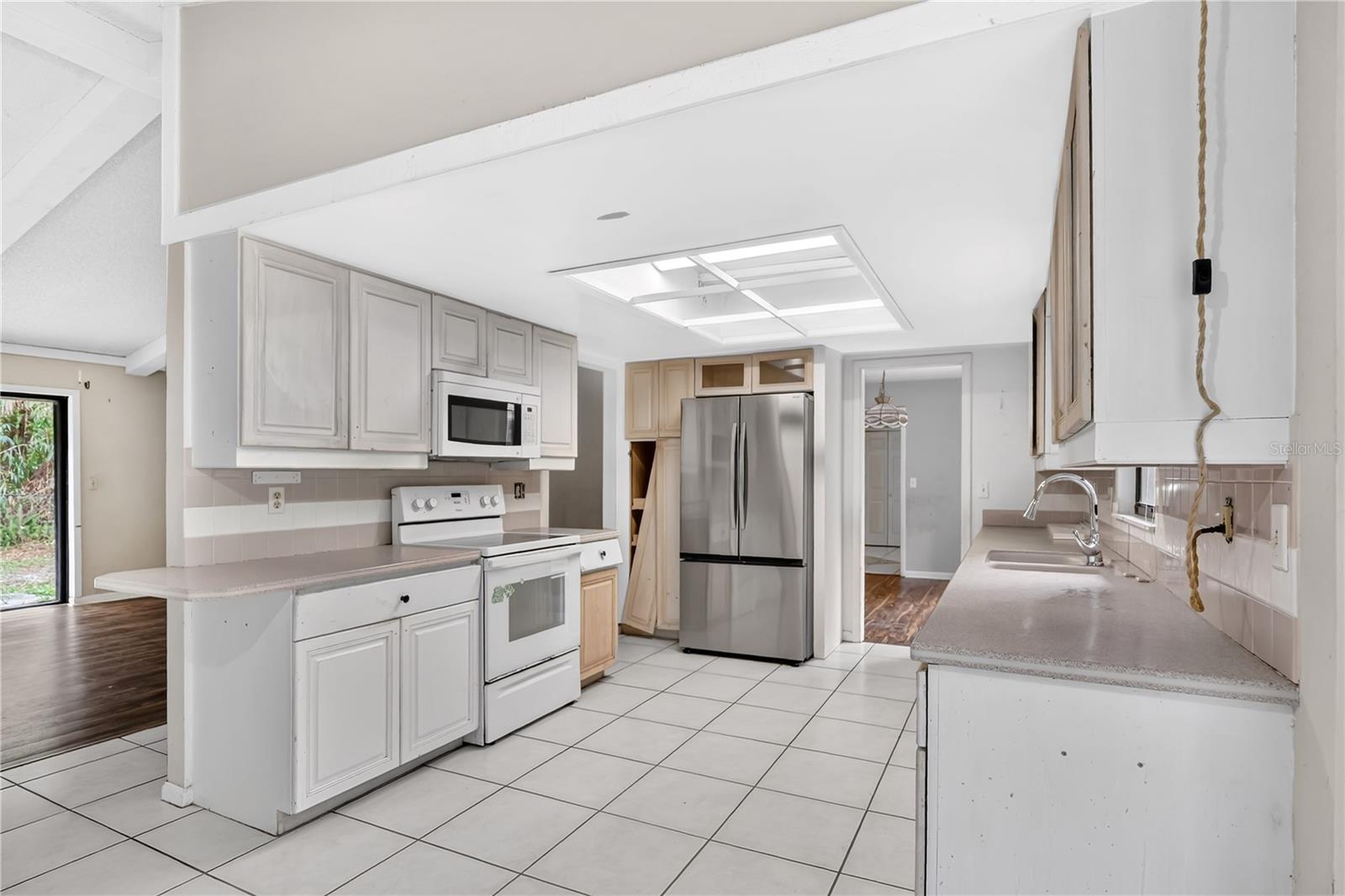 Image 9 of 38 For 599 Lake Geneva Road