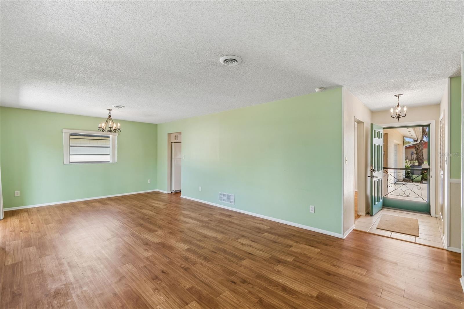 Image 13 of 52 For 5236 Tangerine Avenue