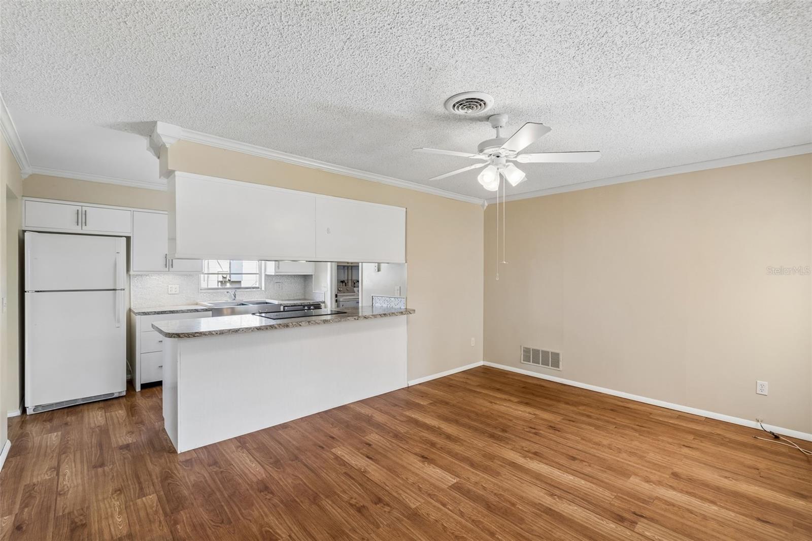 Image 4 of 52 For 5236 Tangerine Avenue