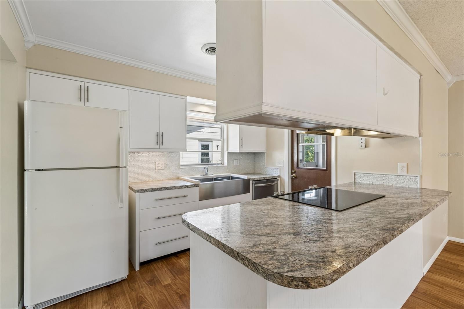 Image 5 of 52 For 5236 Tangerine Avenue