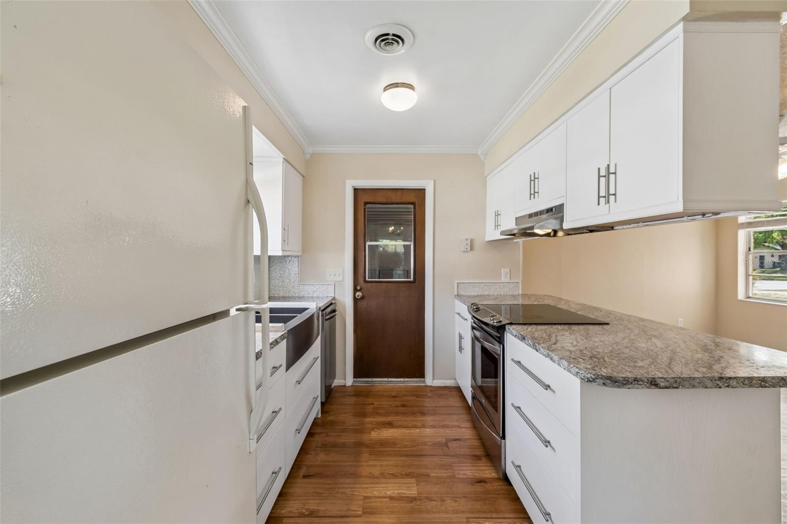 Image 6 of 52 For 5236 Tangerine Avenue