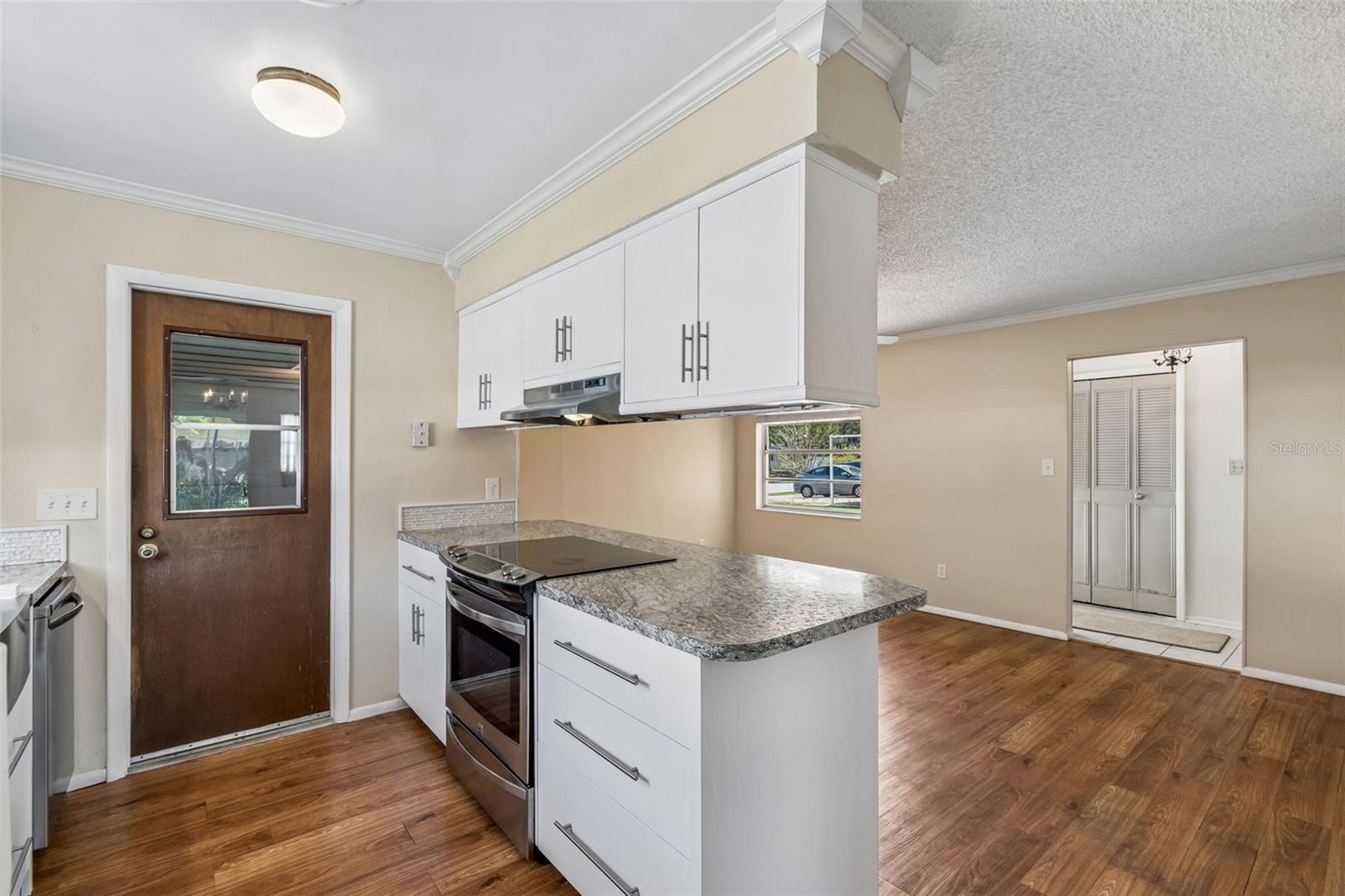 Image 7 of 52 For 5236 Tangerine Avenue