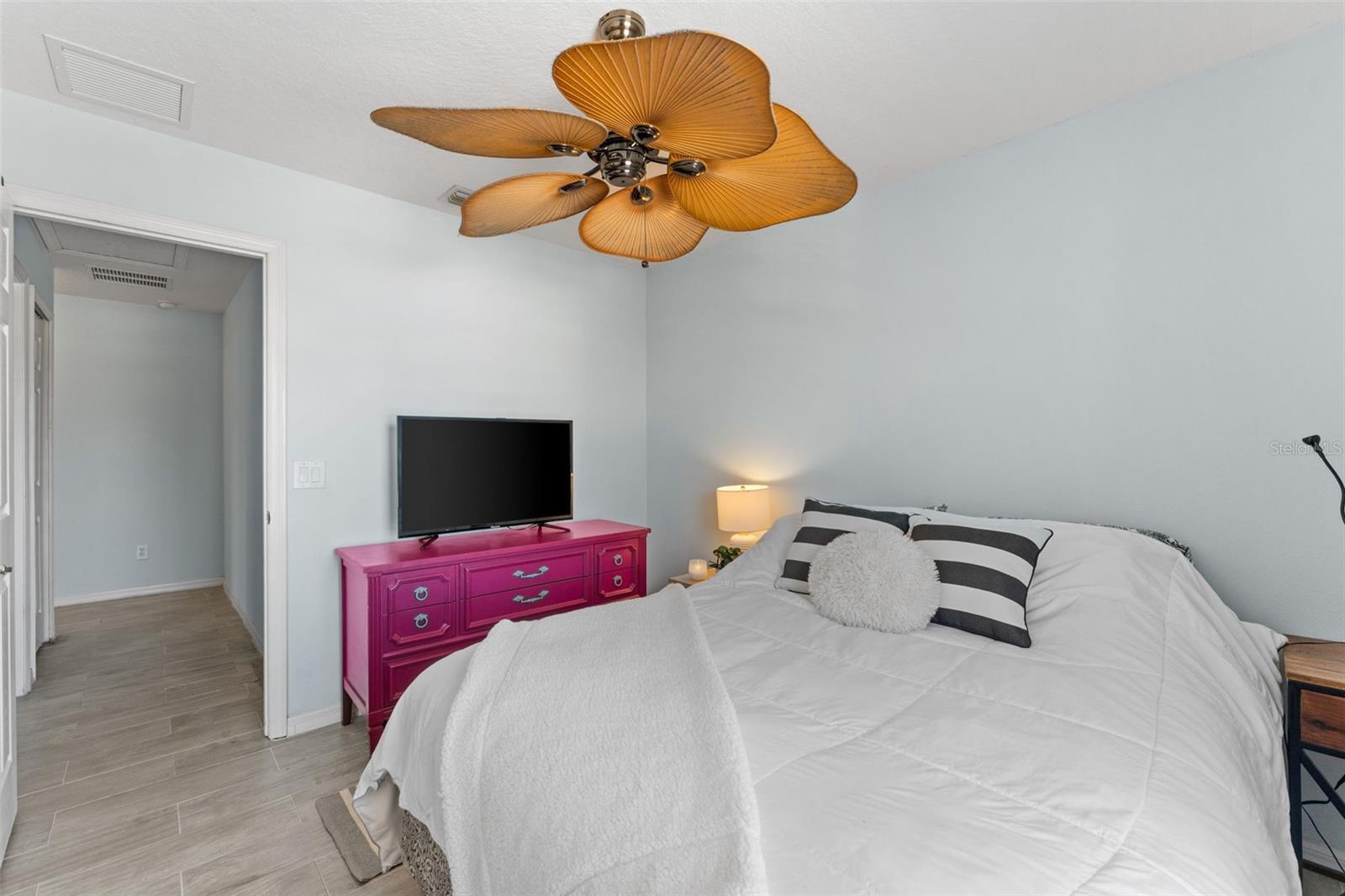 Image 12 of 28 For 2440 Retreat View Circle