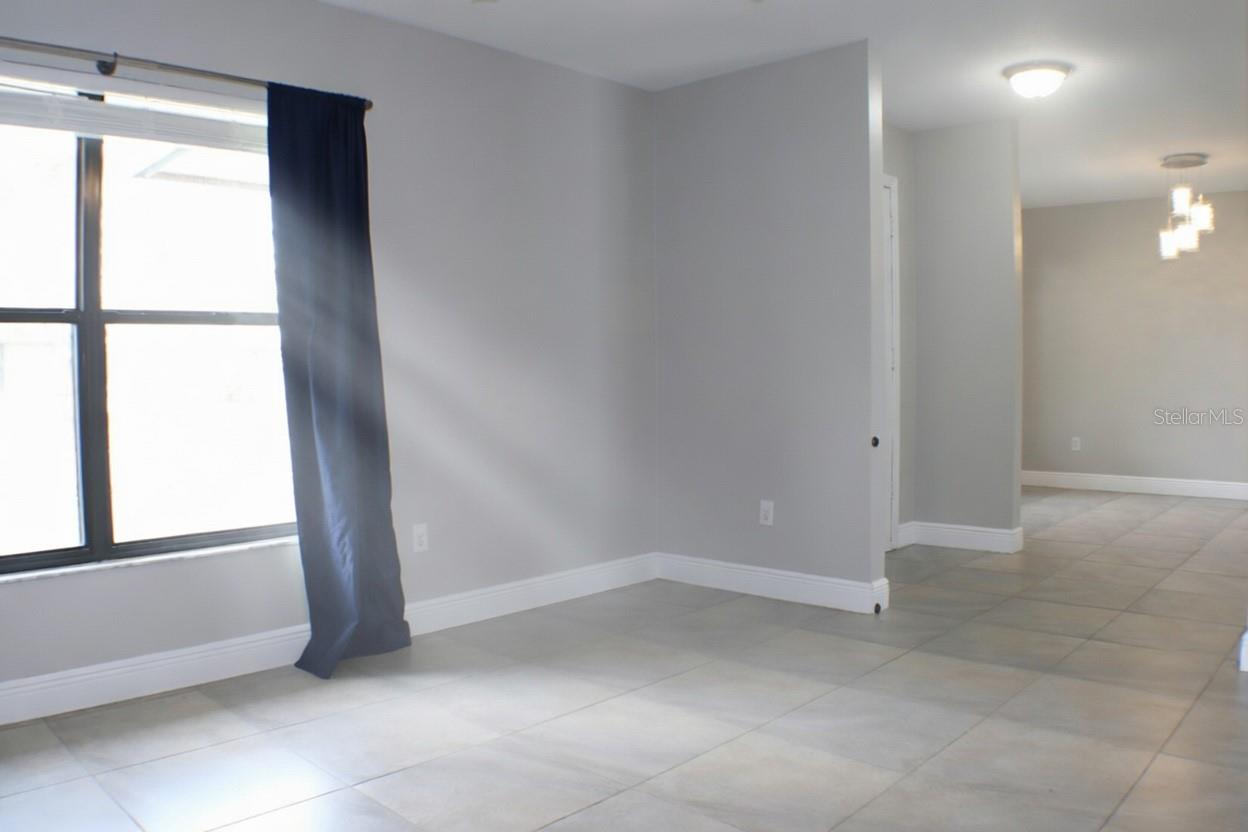 Image 4 of 22 For 541 Starstone Drive