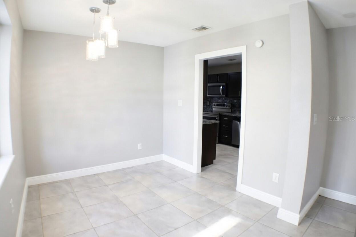 Image 5 of 22 For 541 Starstone Drive