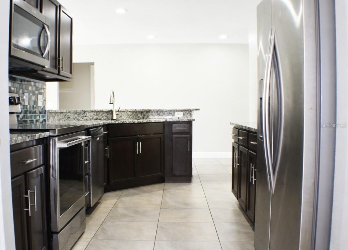 Image 9 of 22 For 541 Starstone Drive