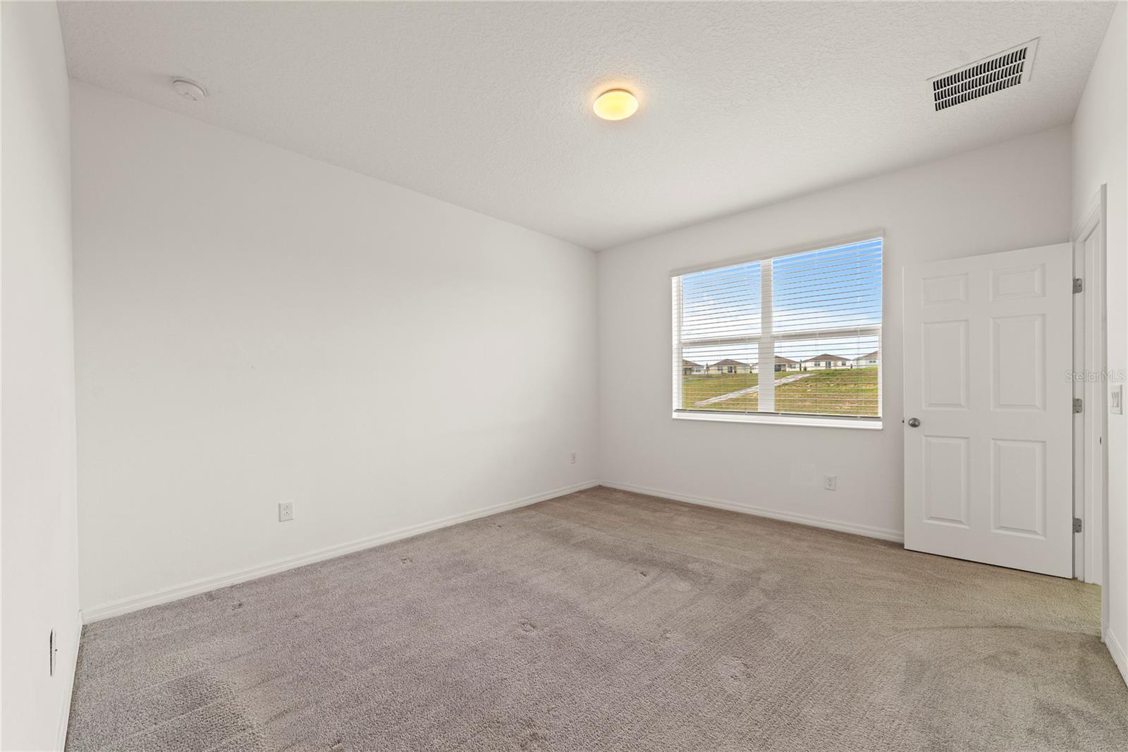 Image 18 of 24 For 662 Fairview Avenue