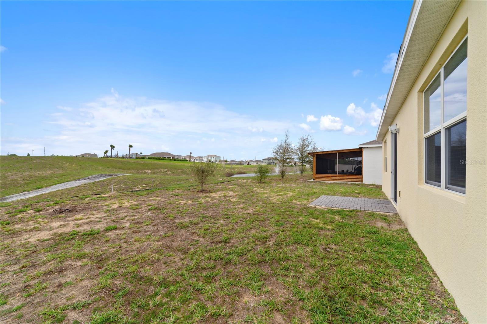 Image 22 of 24 For 662 Fairview Avenue