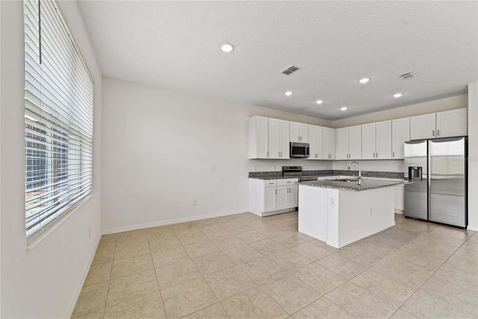 Image 7 of 24 For 662 Fairview Avenue