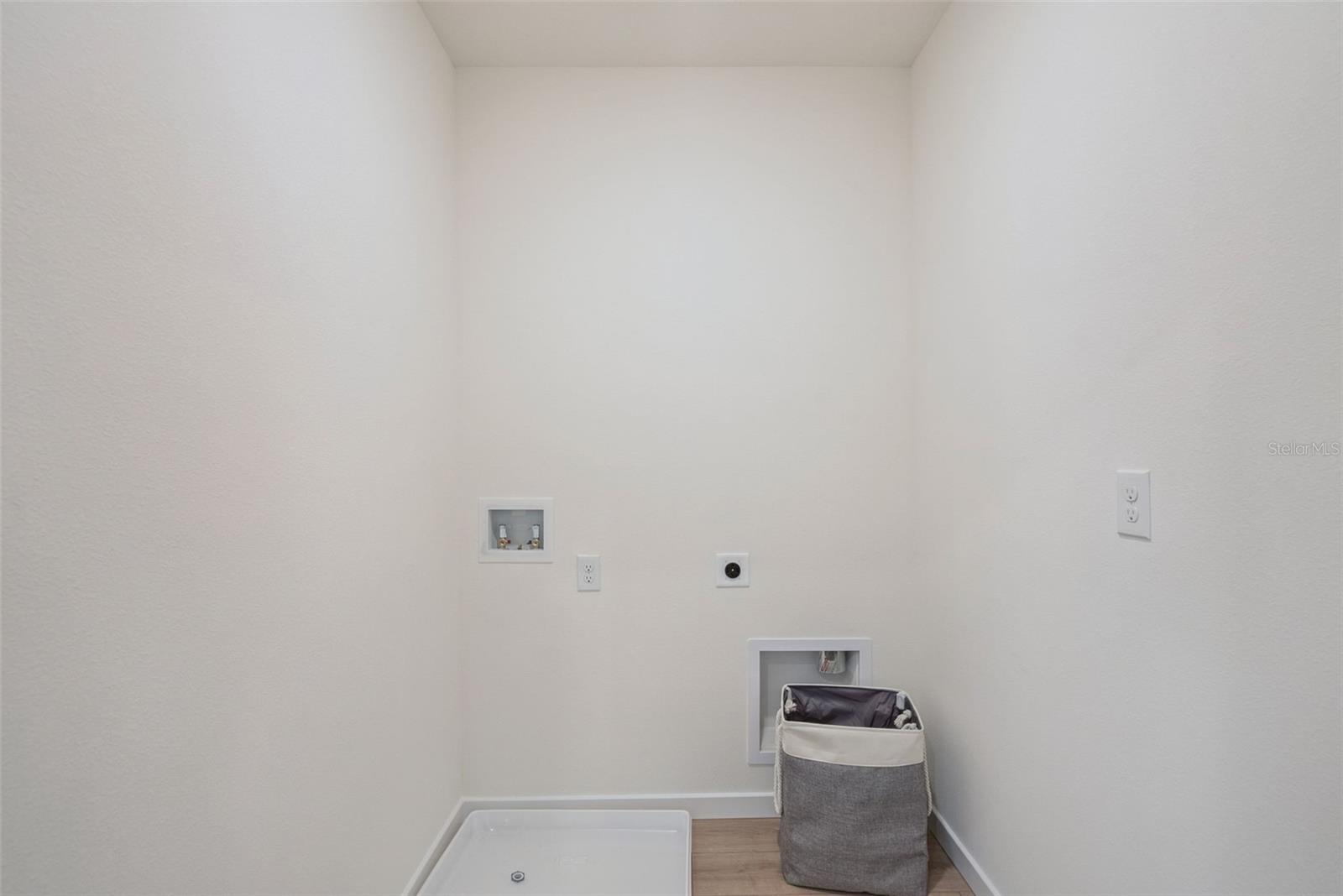 Listing photo id 13 for 3505 Wye Oak Drive