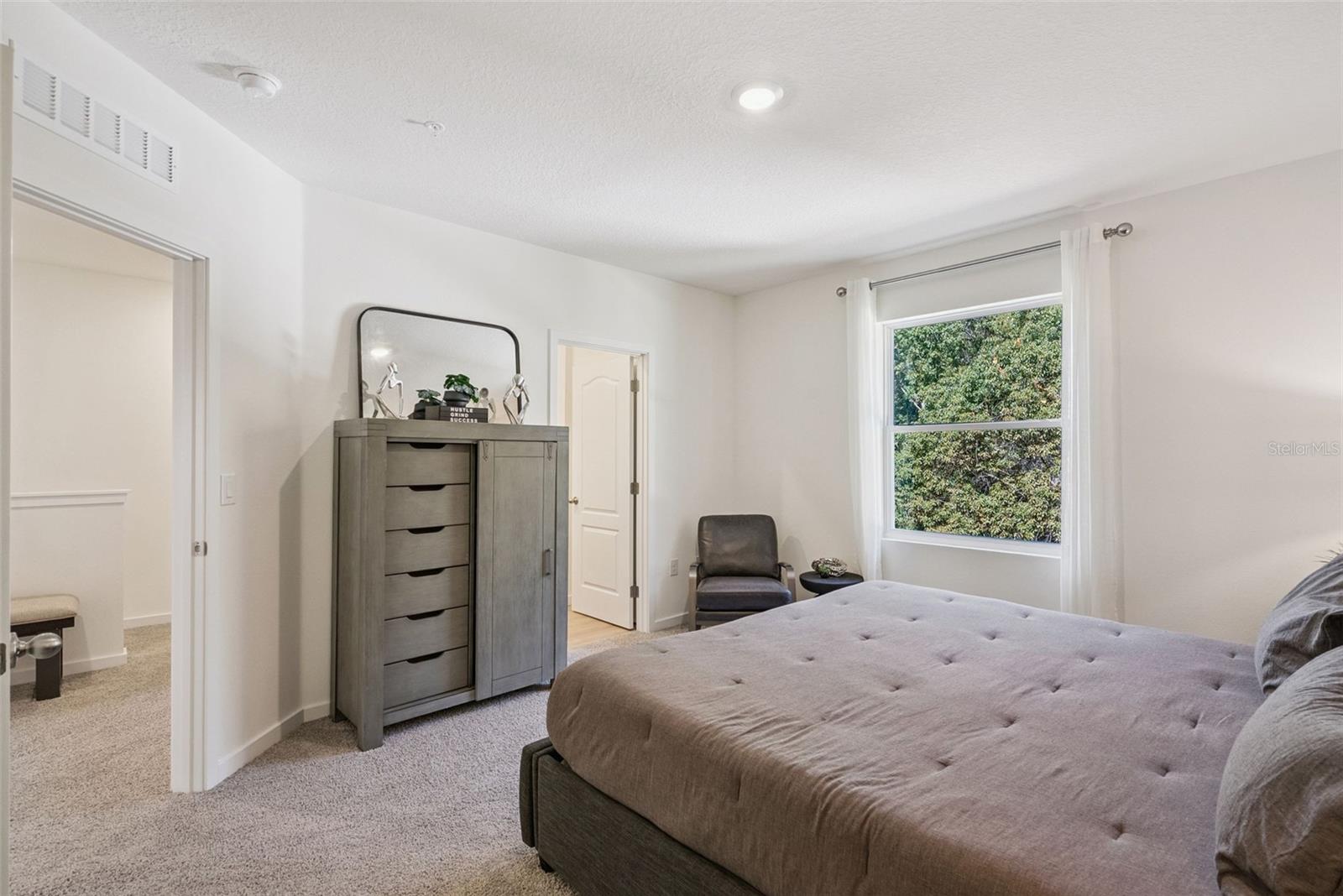 Listing photo id 5 for 3505 Wye Oak Drive