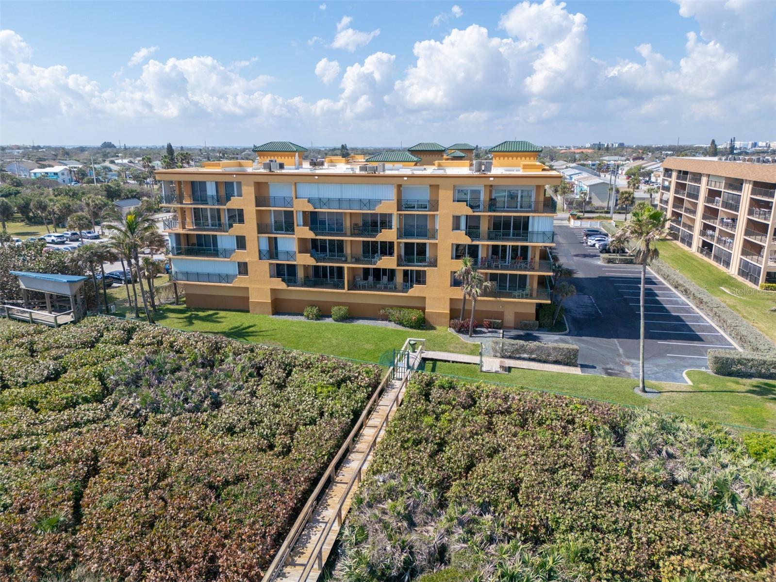 Image 15 of 46 For 8472 Ridgewood Avenue 201