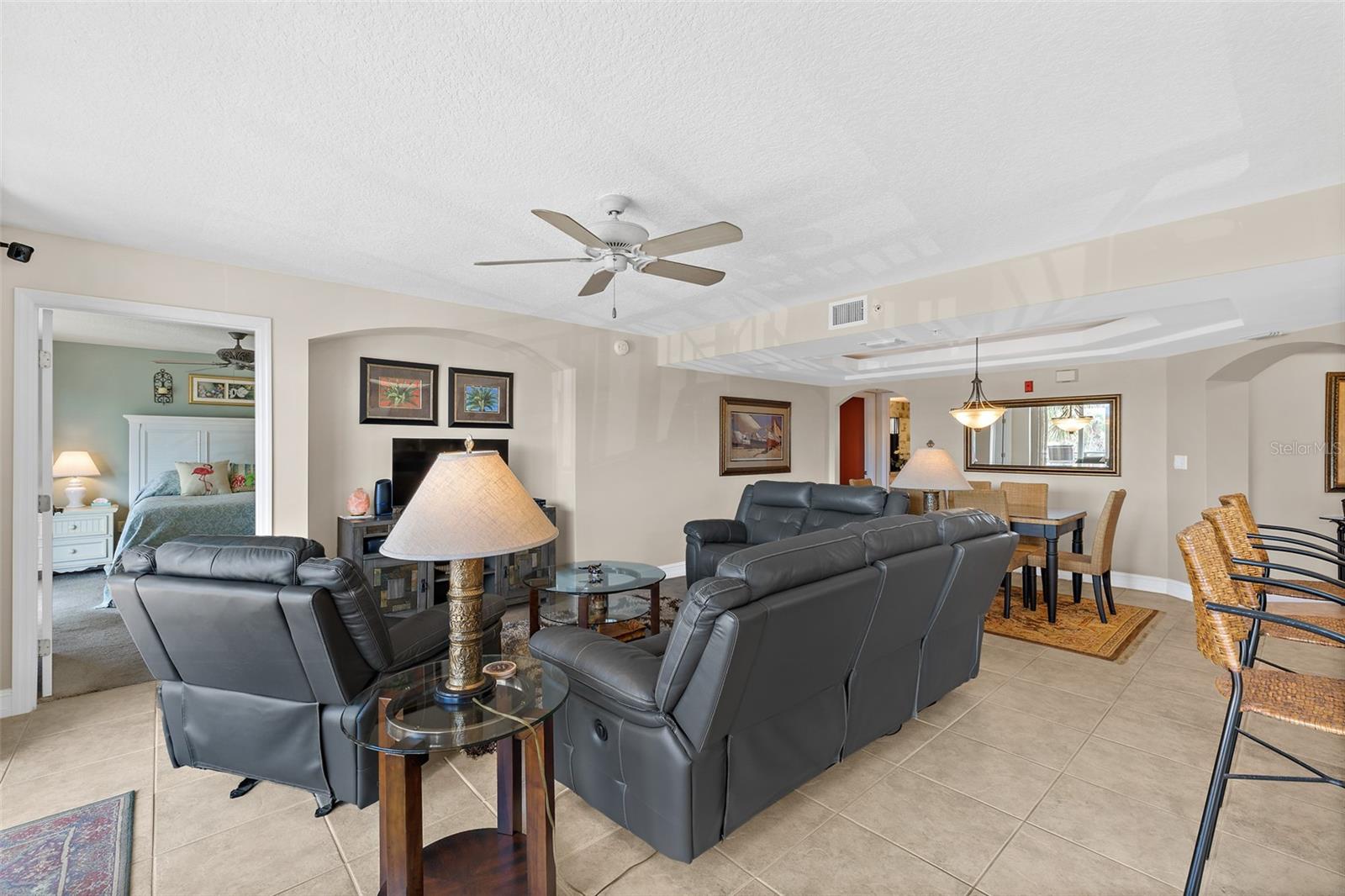 Image 19 of 46 For 8472 Ridgewood Avenue 201