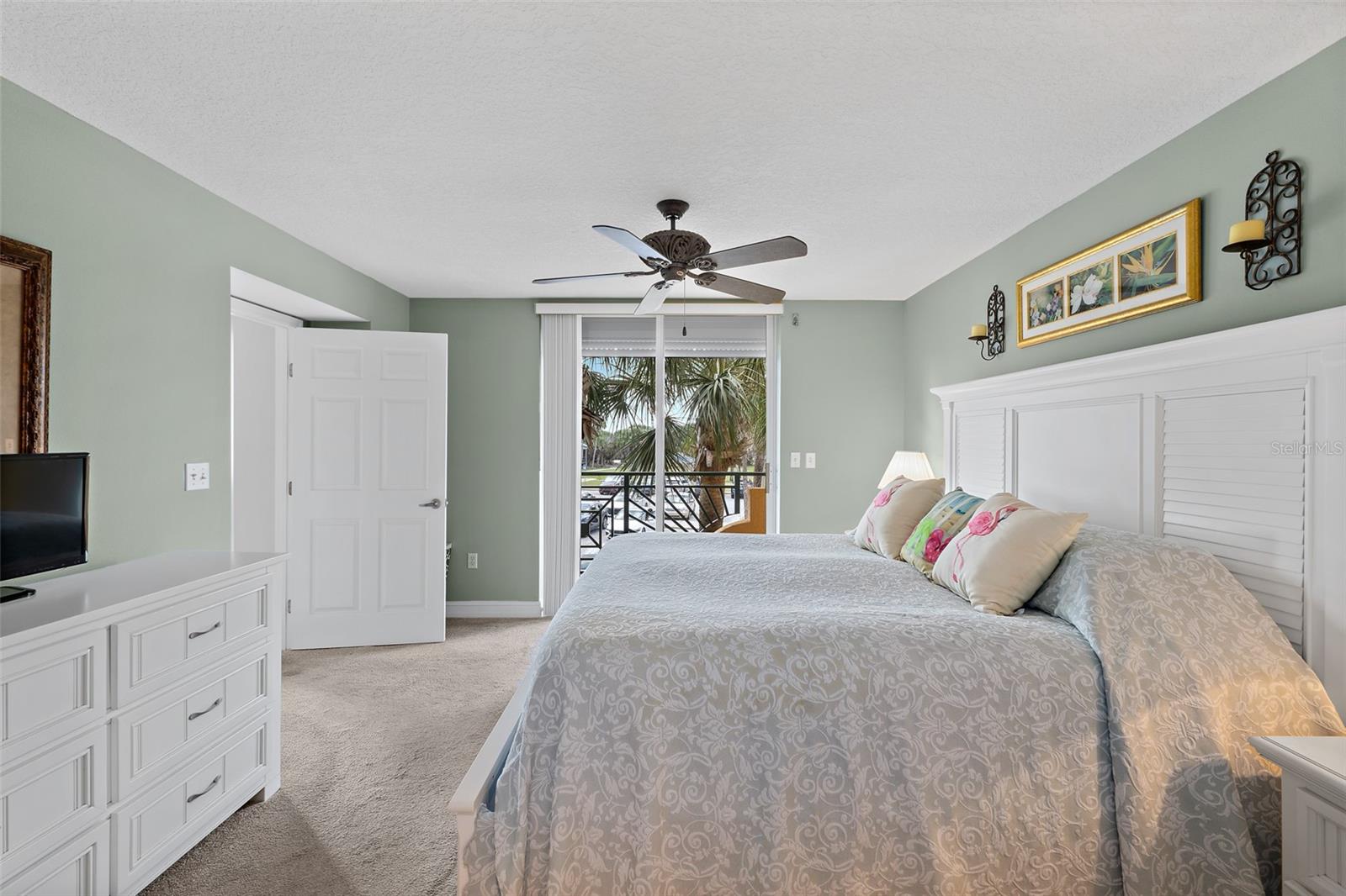 Image 21 of 46 For 8472 Ridgewood Avenue 201