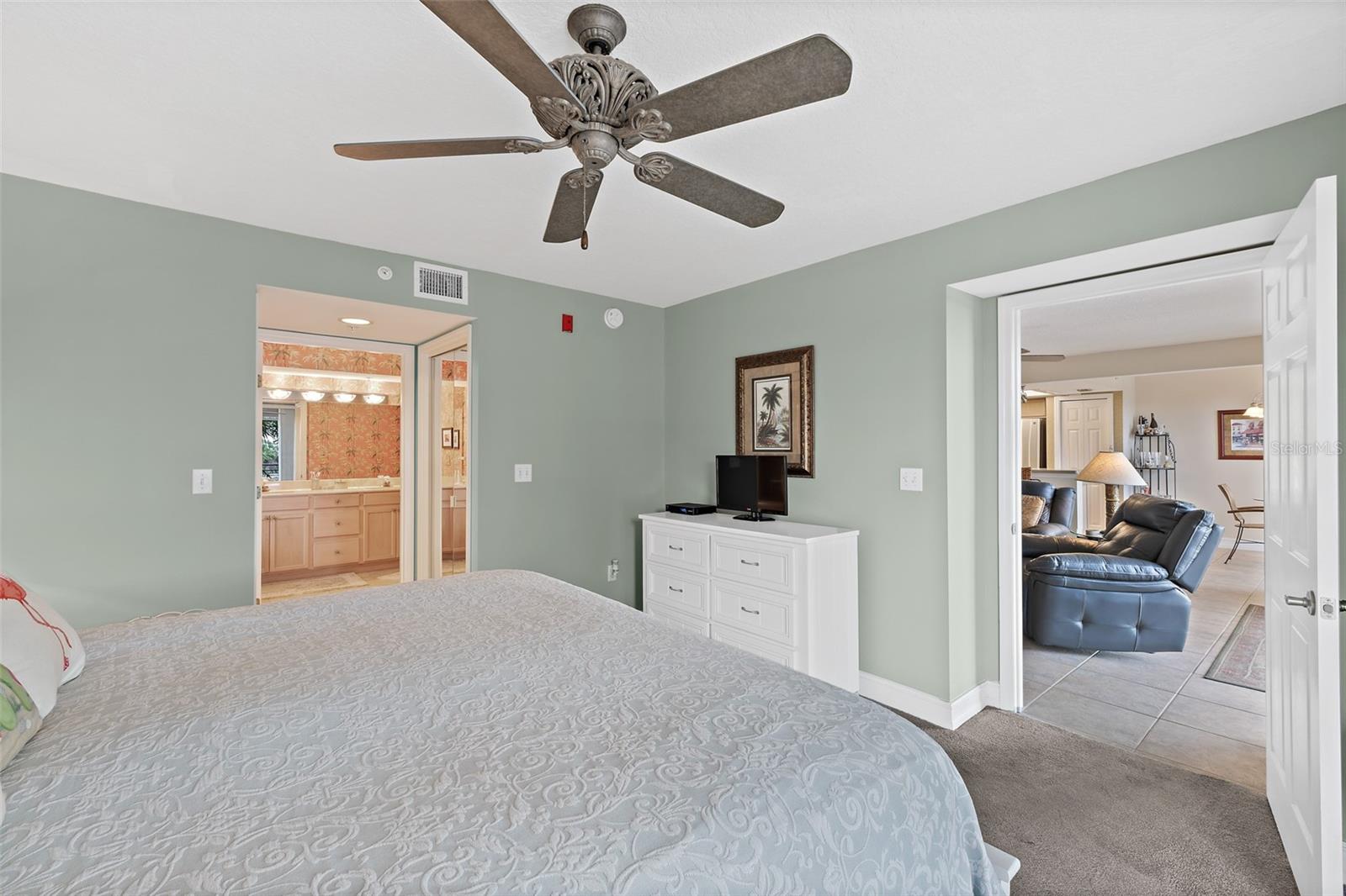 Image 22 of 46 For 8472 Ridgewood Avenue 201