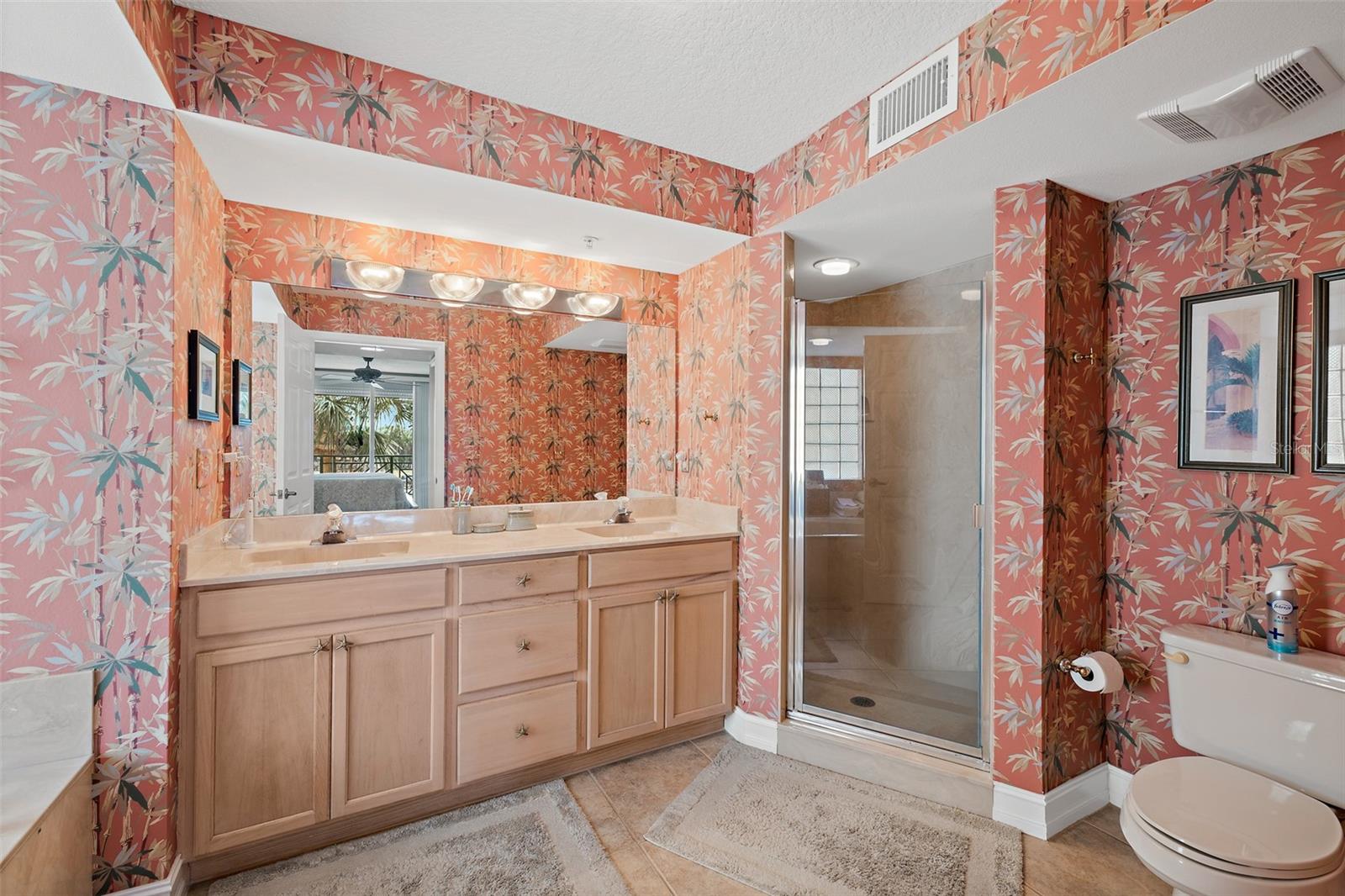 Image 23 of 46 For 8472 Ridgewood Avenue 201