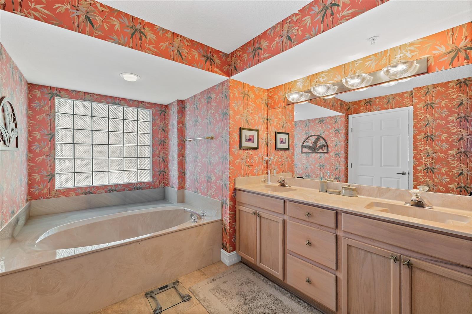 Image 24 of 46 For 8472 Ridgewood Avenue 201