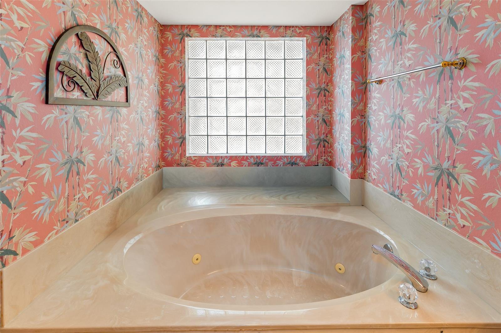 Image 25 of 46 For 8472 Ridgewood Avenue 201