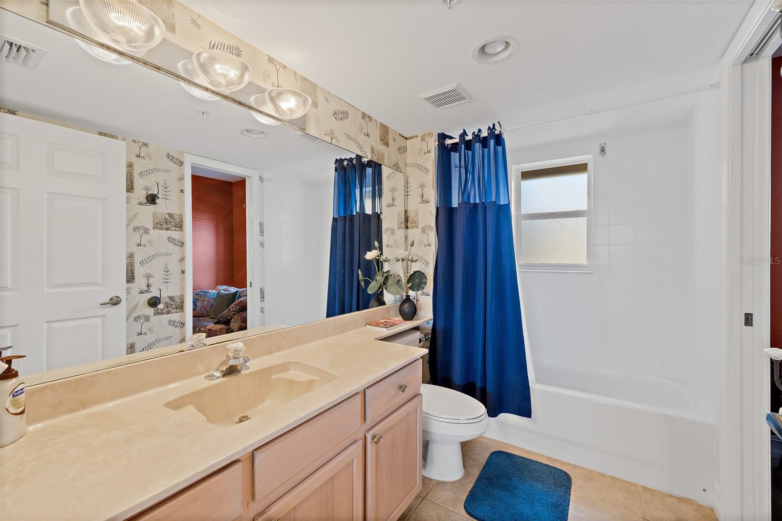 Image 29 of 46 For 8472 Ridgewood Avenue 201