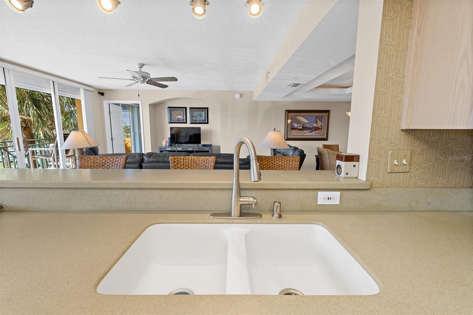 Image 31 of 46 For 8472 Ridgewood Avenue 201