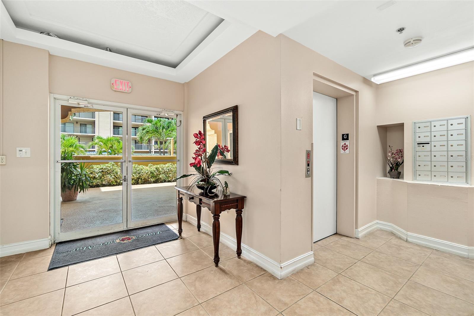 Image 39 of 46 For 8472 Ridgewood Avenue 201