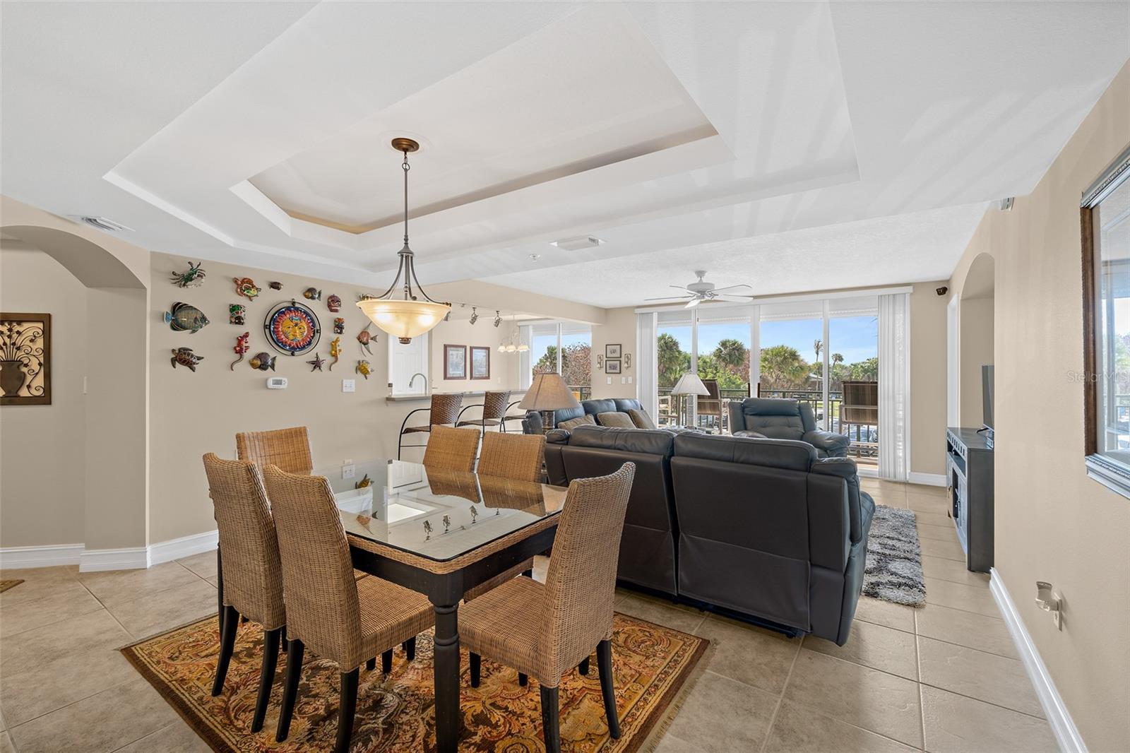 Image 5 of 46 For 8472 Ridgewood Avenue 201