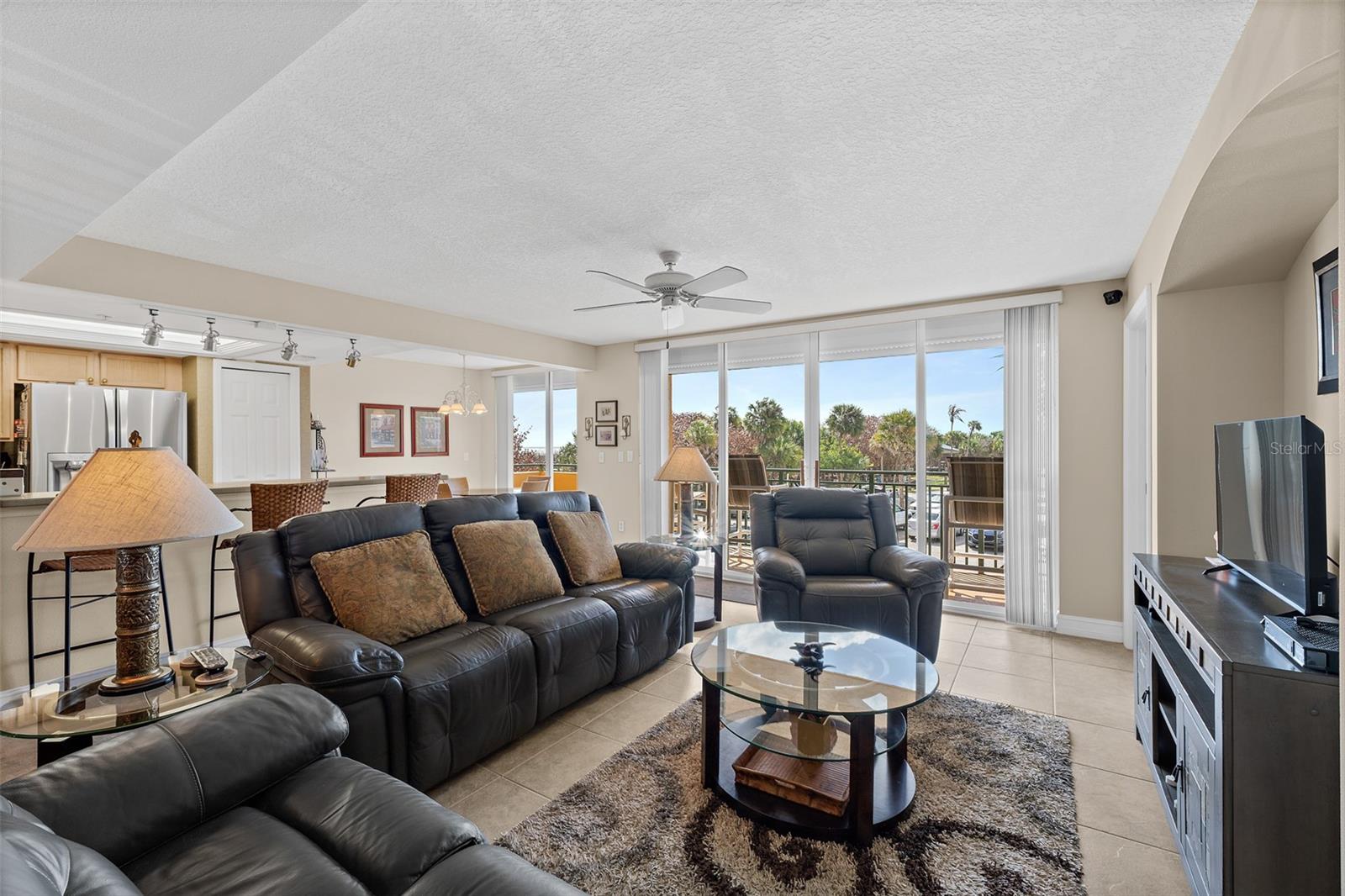 Image 6 of 46 For 8472 Ridgewood Avenue 201