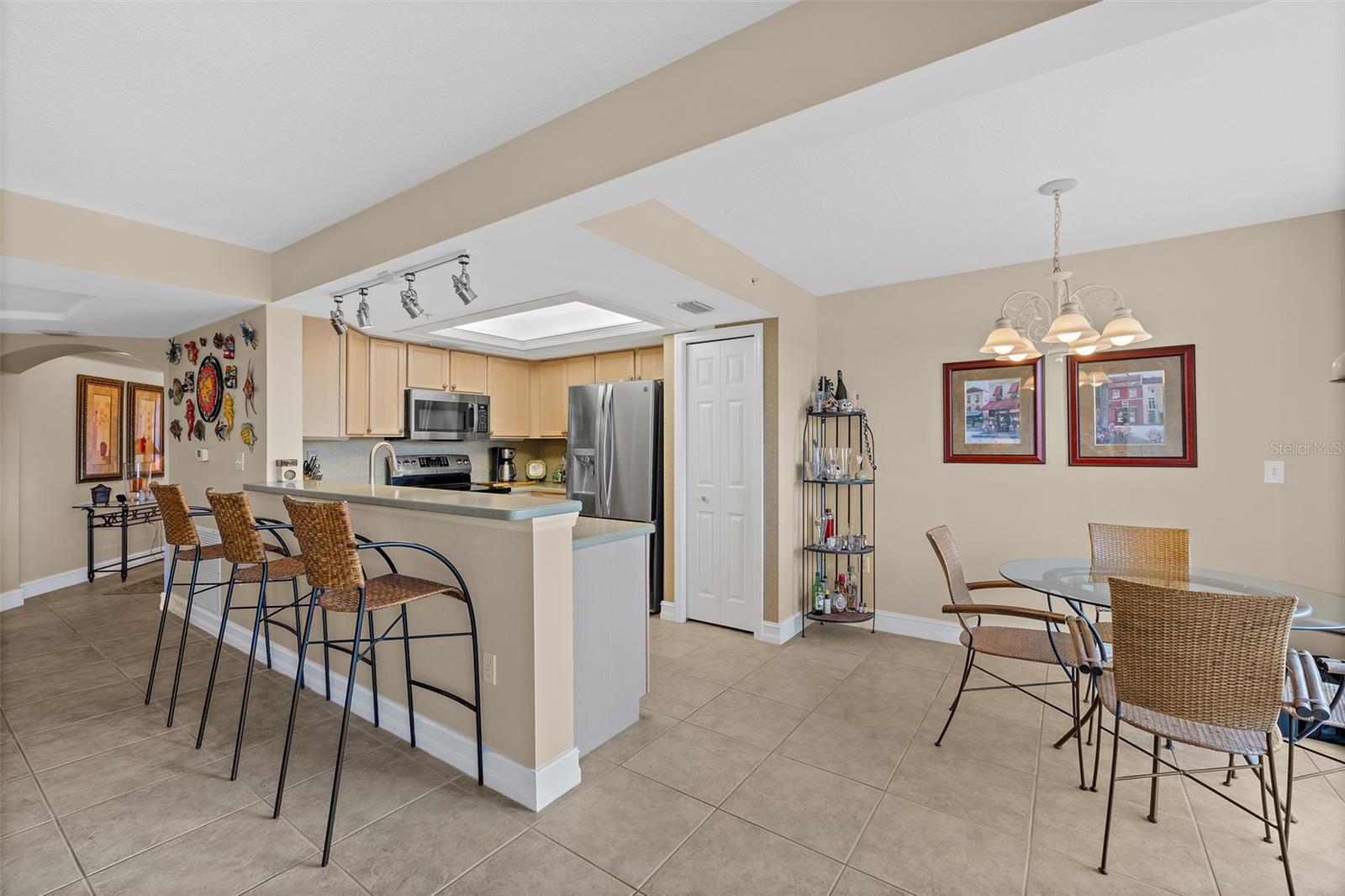 Image 7 of 46 For 8472 Ridgewood Avenue 201