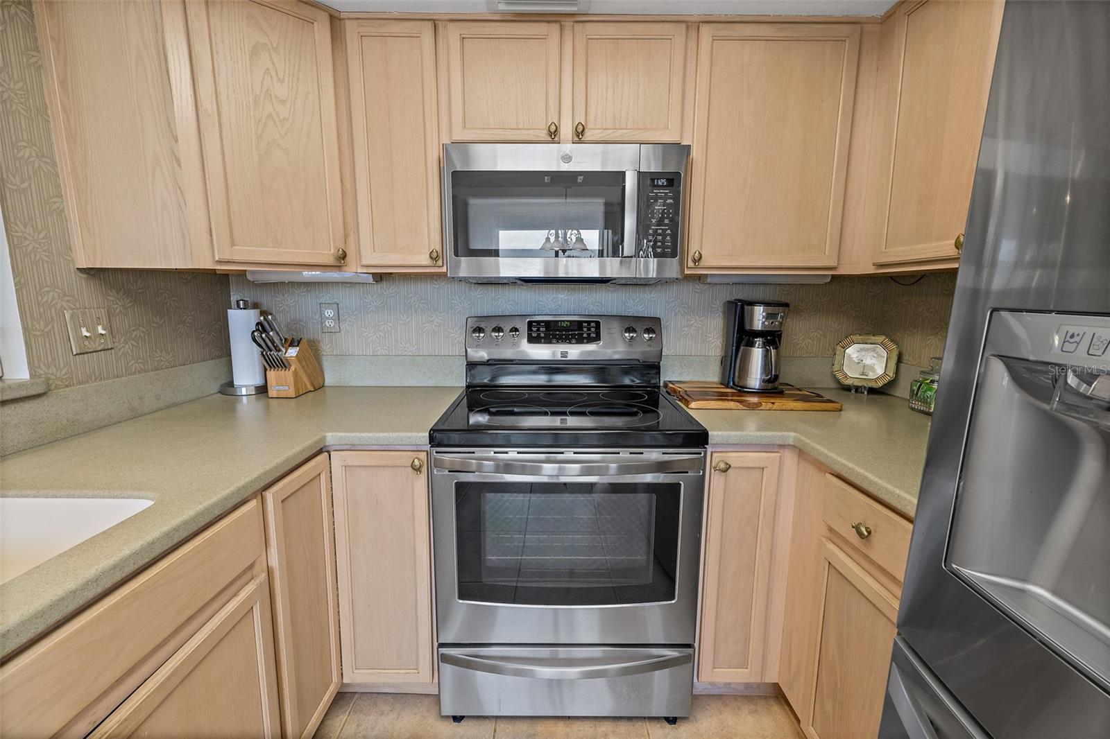 Image 9 of 46 For 8472 Ridgewood Avenue 201