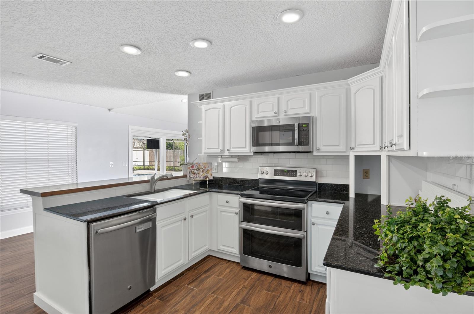 Image 14 of 50 For 4472 Winderlakes Drive