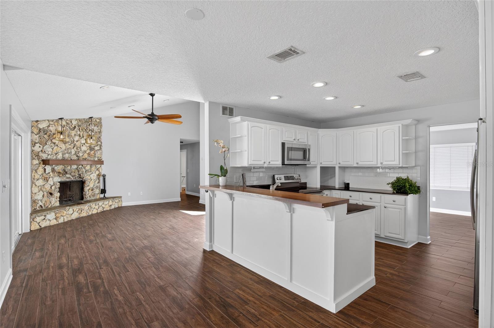 Image 18 of 50 For 4472 Winderlakes Drive