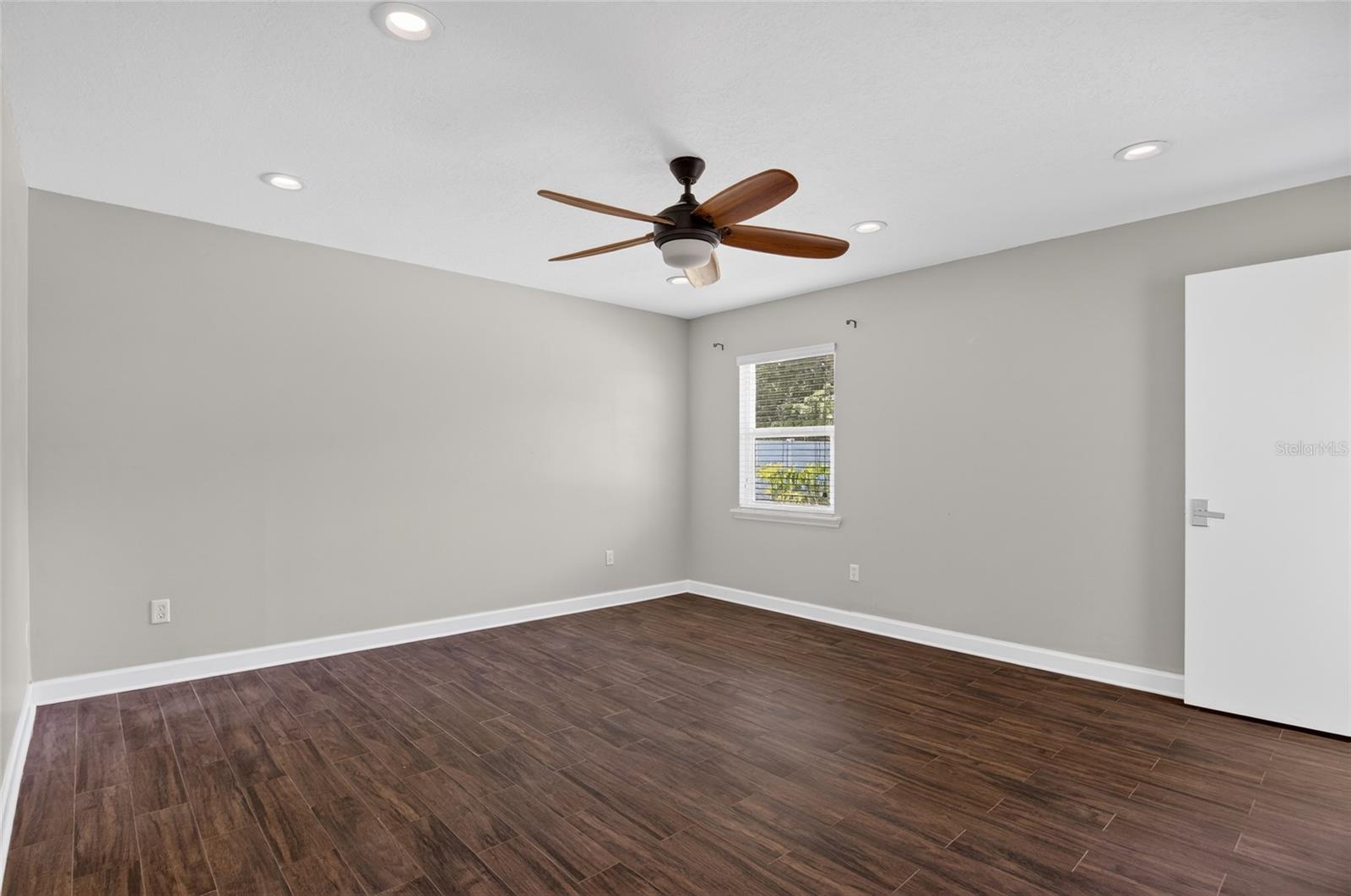 Image 21 of 50 For 4472 Winderlakes Drive