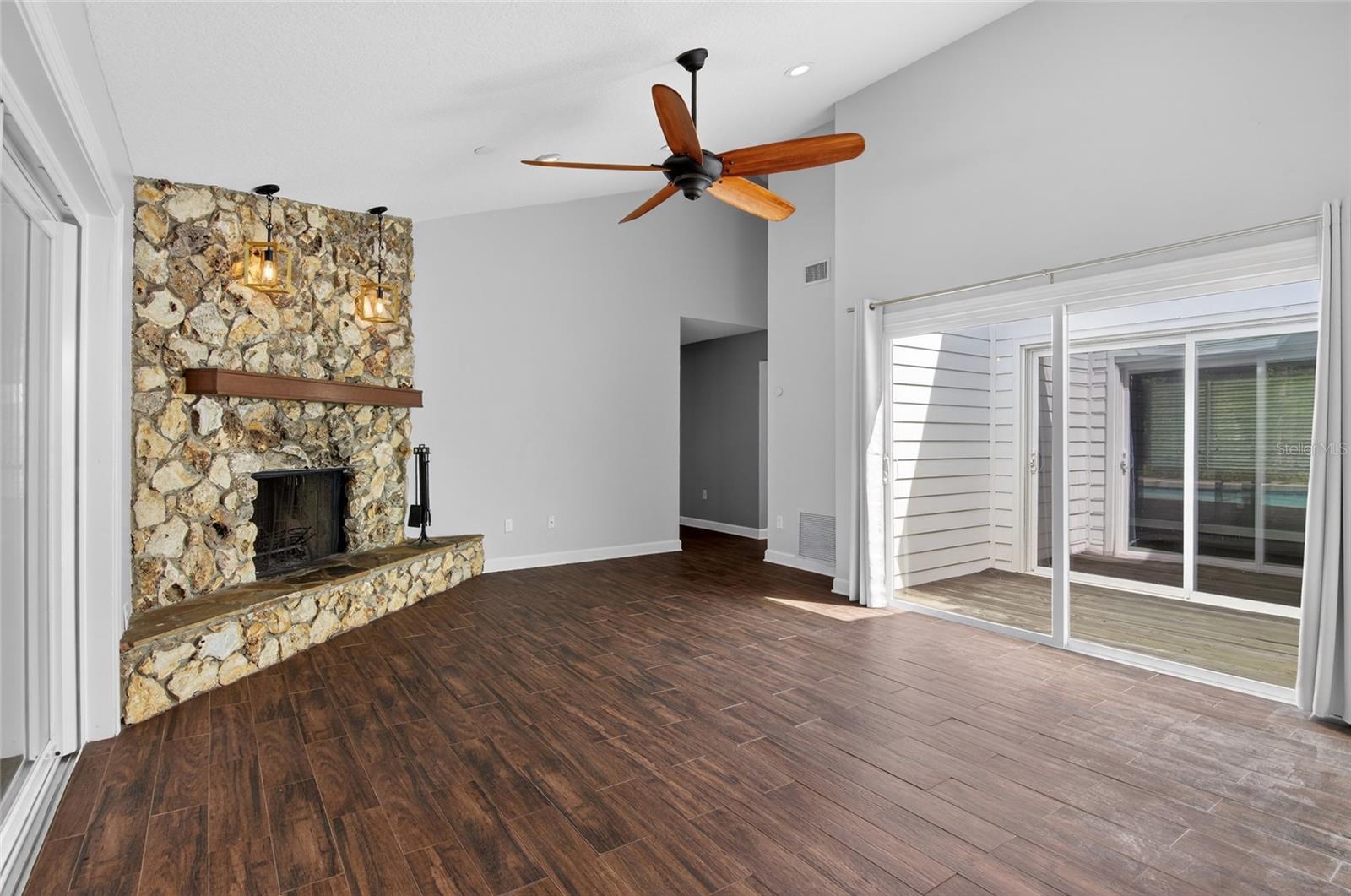 Image 25 of 50 For 4472 Winderlakes Drive