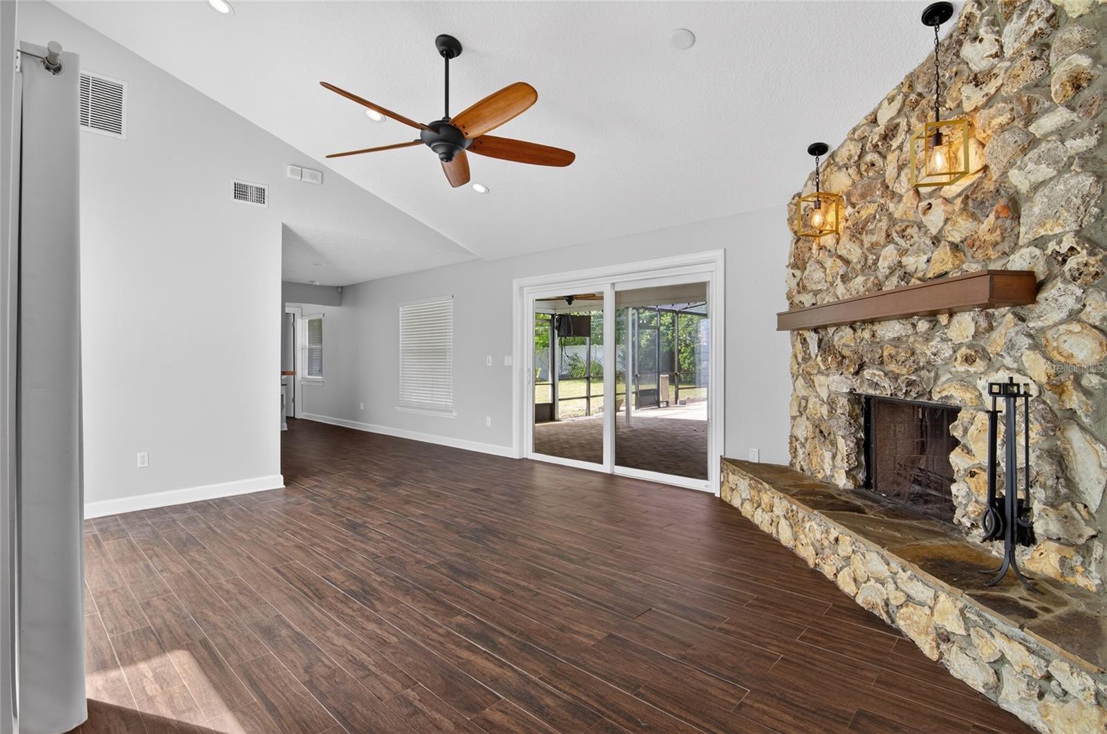 Image 28 of 50 For 4472 Winderlakes Drive