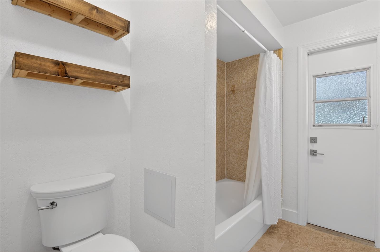 Image 34 of 50 For 4472 Winderlakes Drive