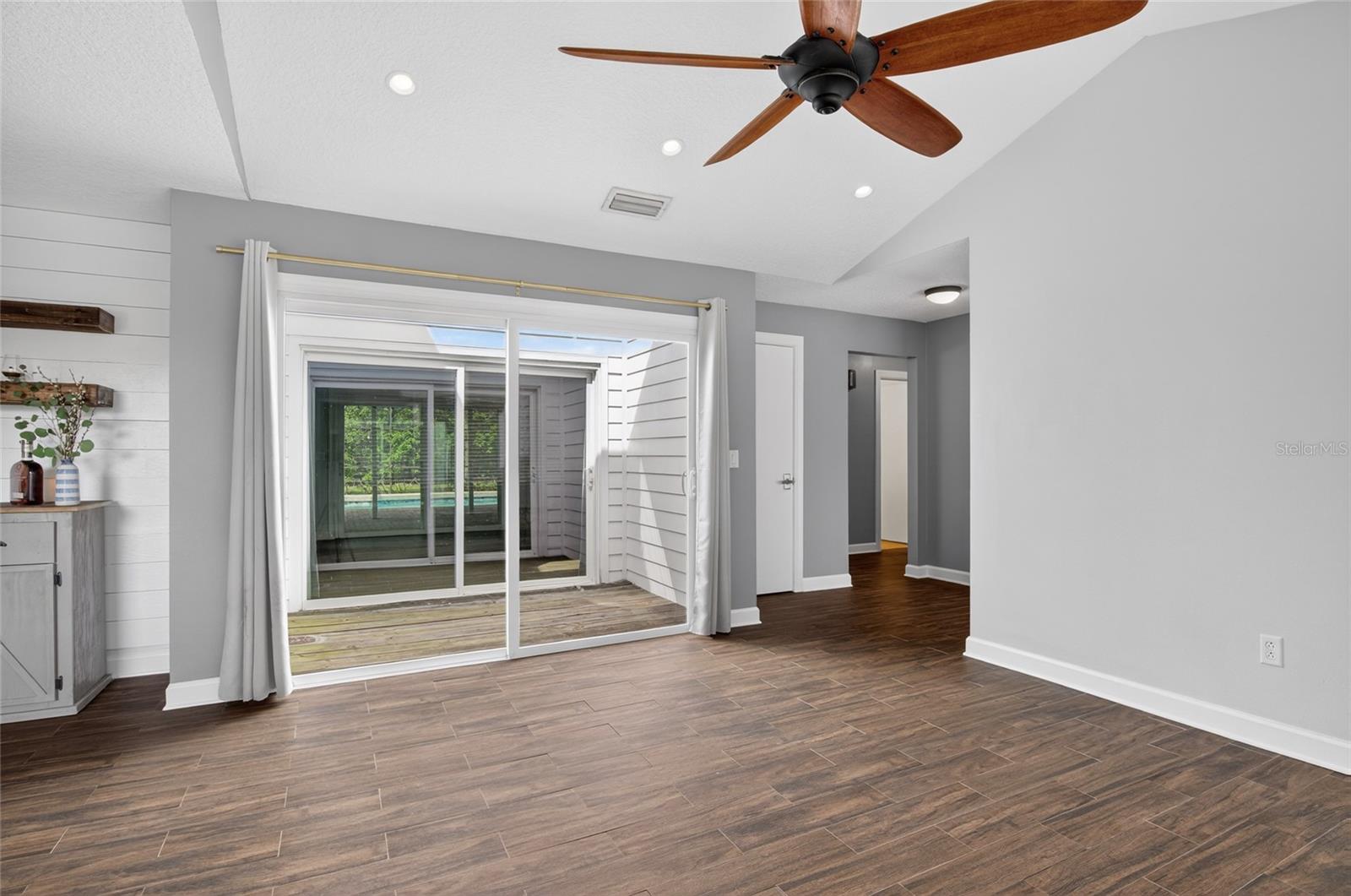 Image 8 of 50 For 4472 Winderlakes Drive