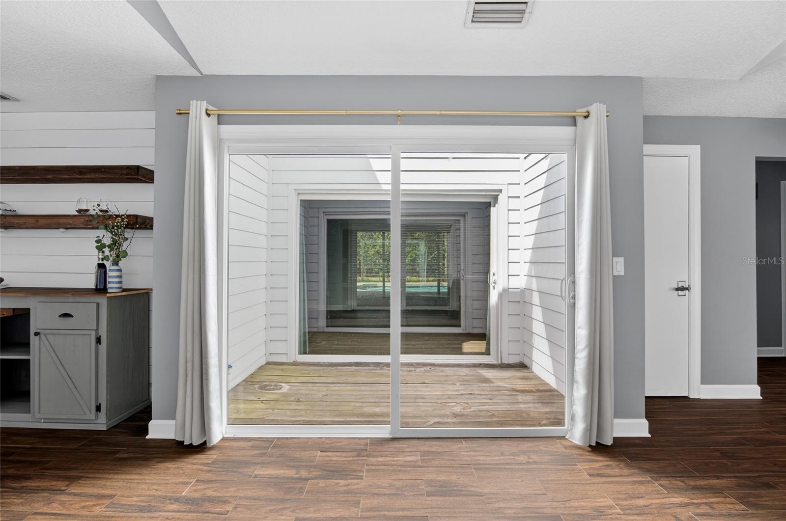 Image 9 of 50 For 4472 Winderlakes Drive