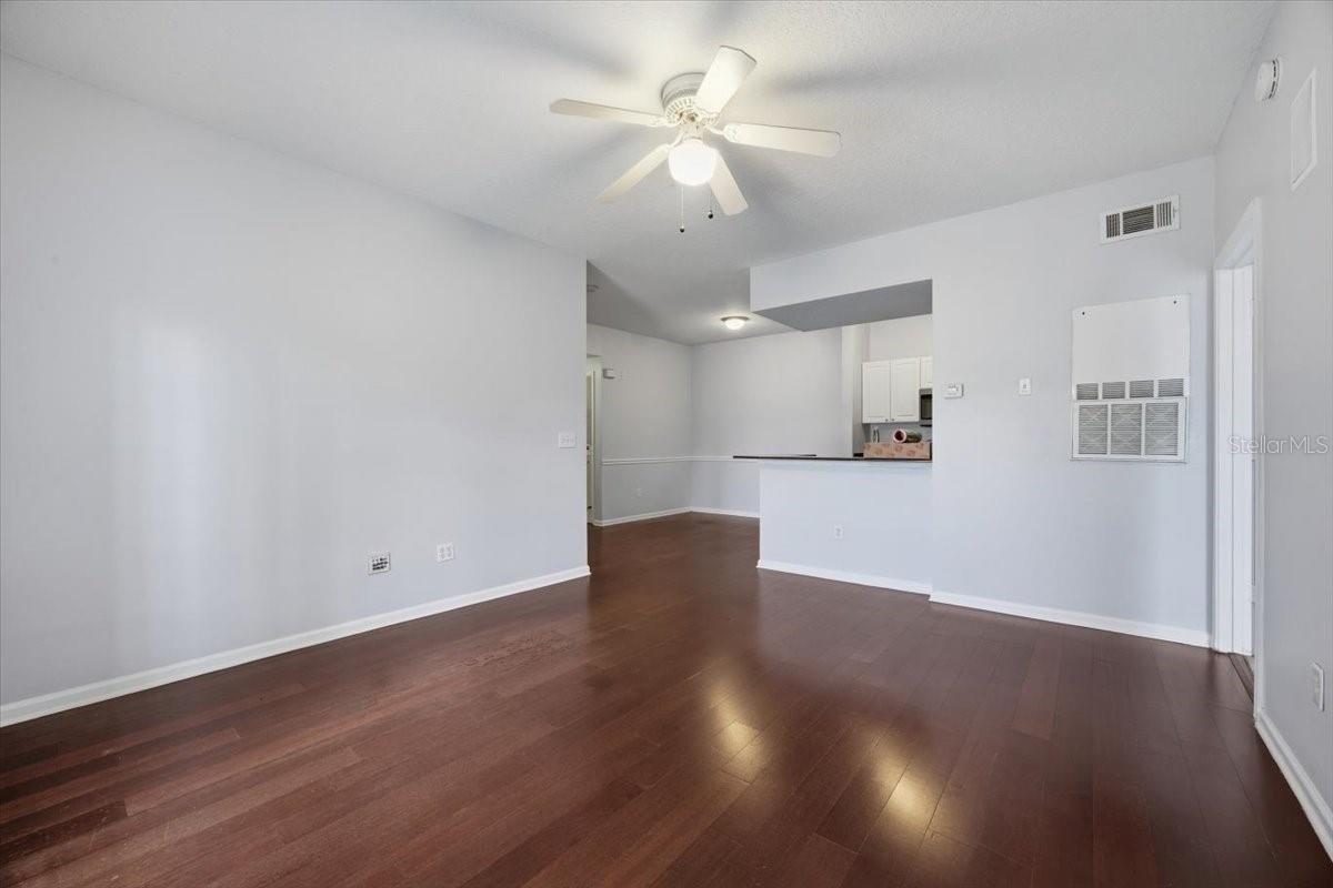 Image 5 of 15 For 14353 Fredricksburg Drive 907