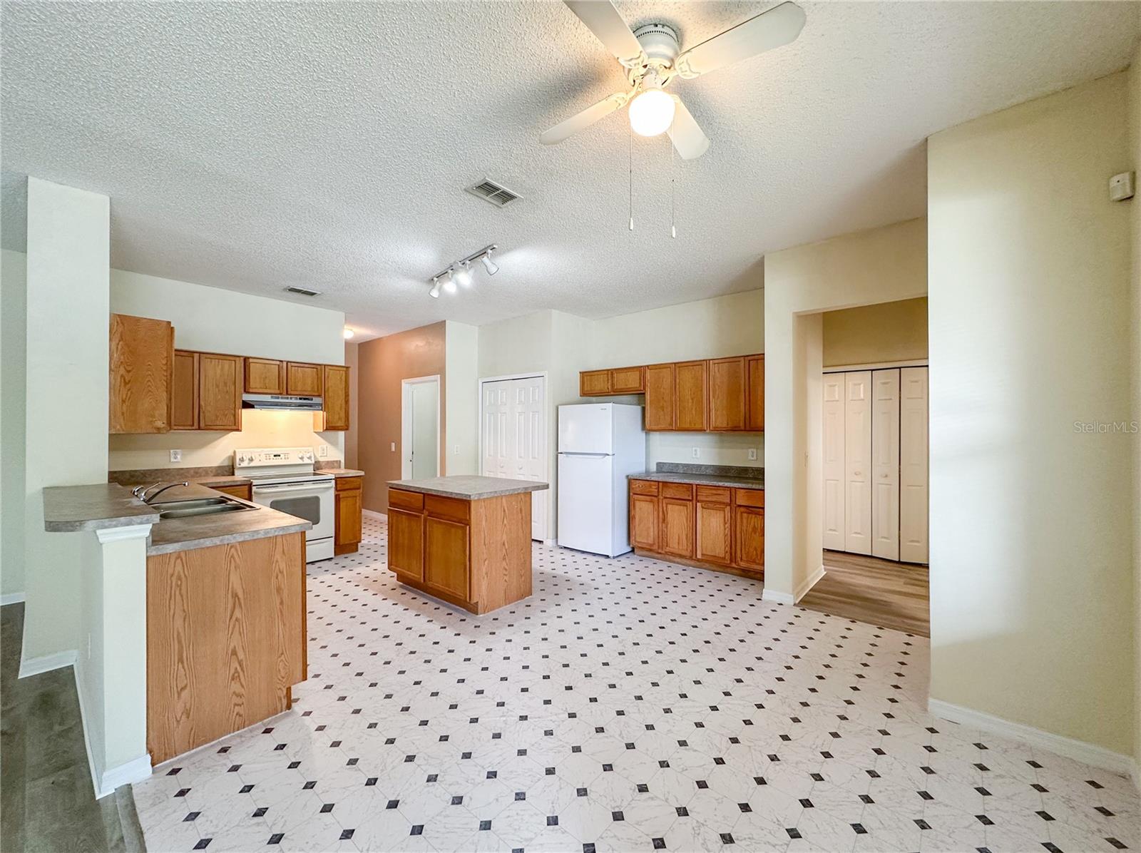 Image 14 of 38 For 2776 Cabernet Circle