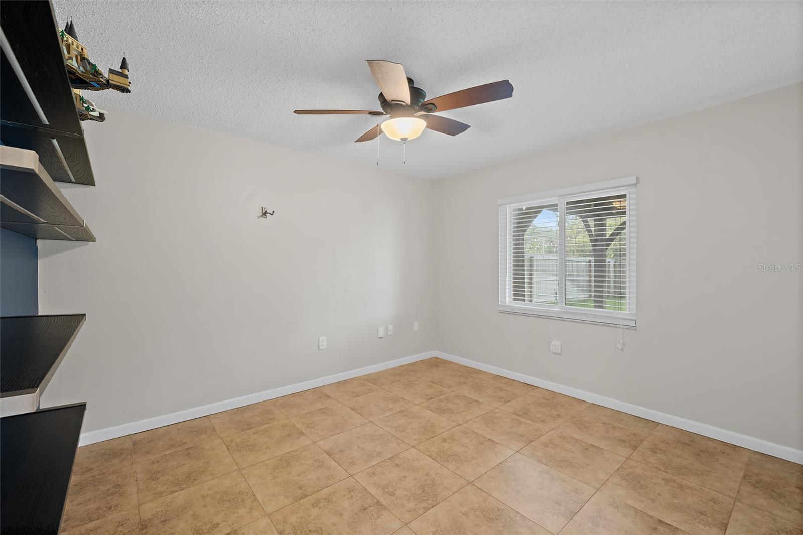 Image 16 of 32 For 829 Westport Drive