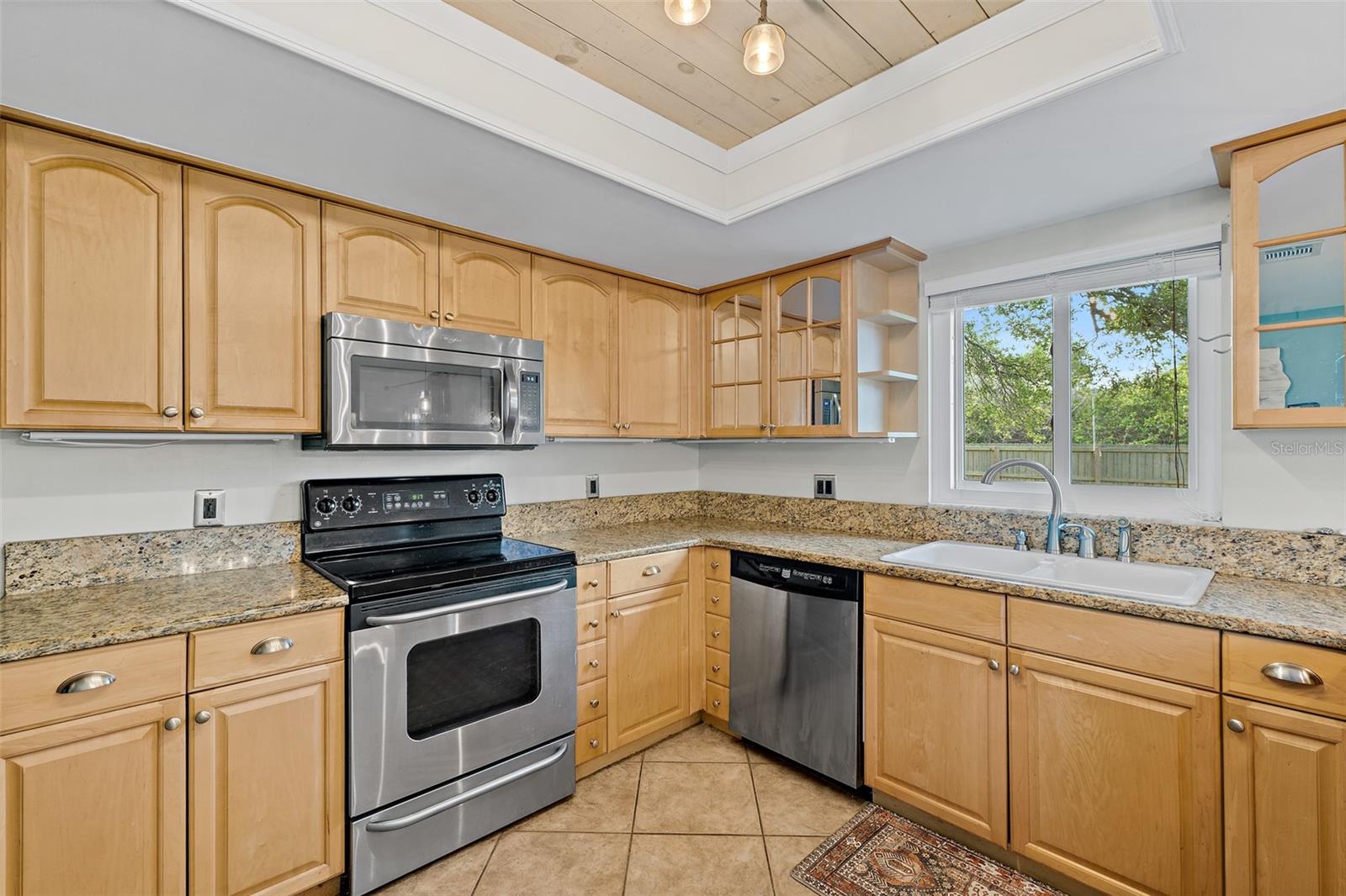 Image 4 of 32 For 829 Westport Drive