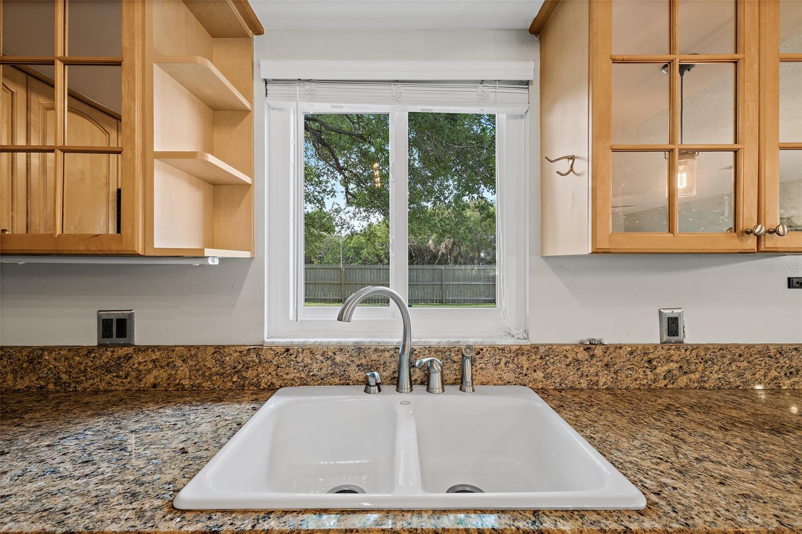 Image 5 of 32 For 829 Westport Drive