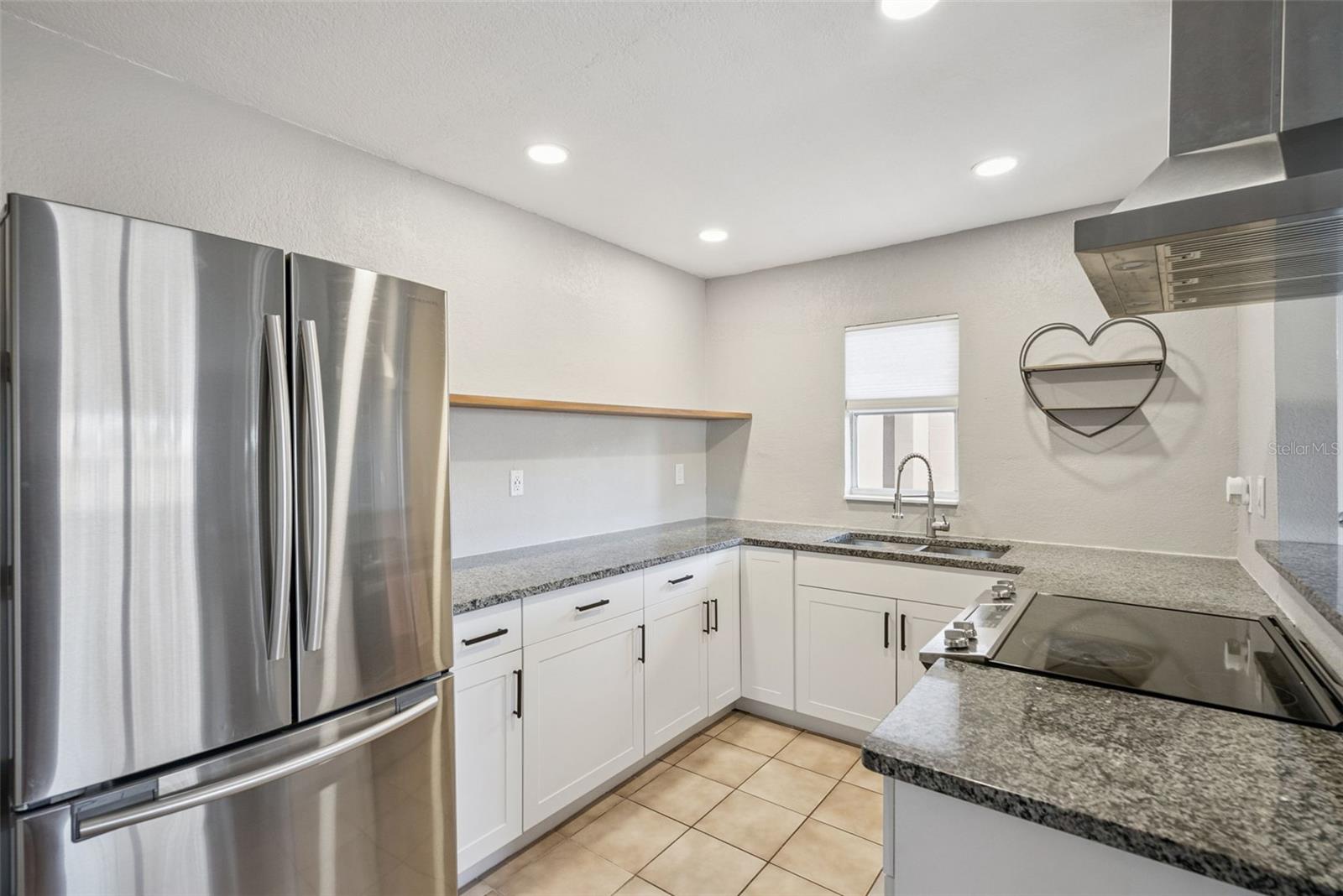 Image 4 of 26 For 516 B St