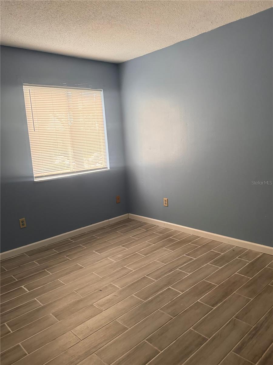 Image 4 of 6 For 5084 Downing Street 2