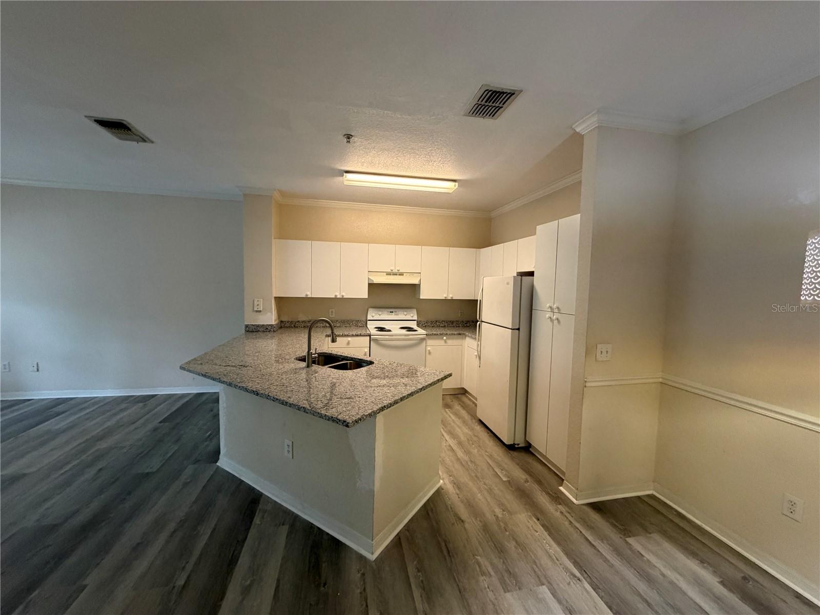 Image 2 of 14 For 3561 Conroy Road 225