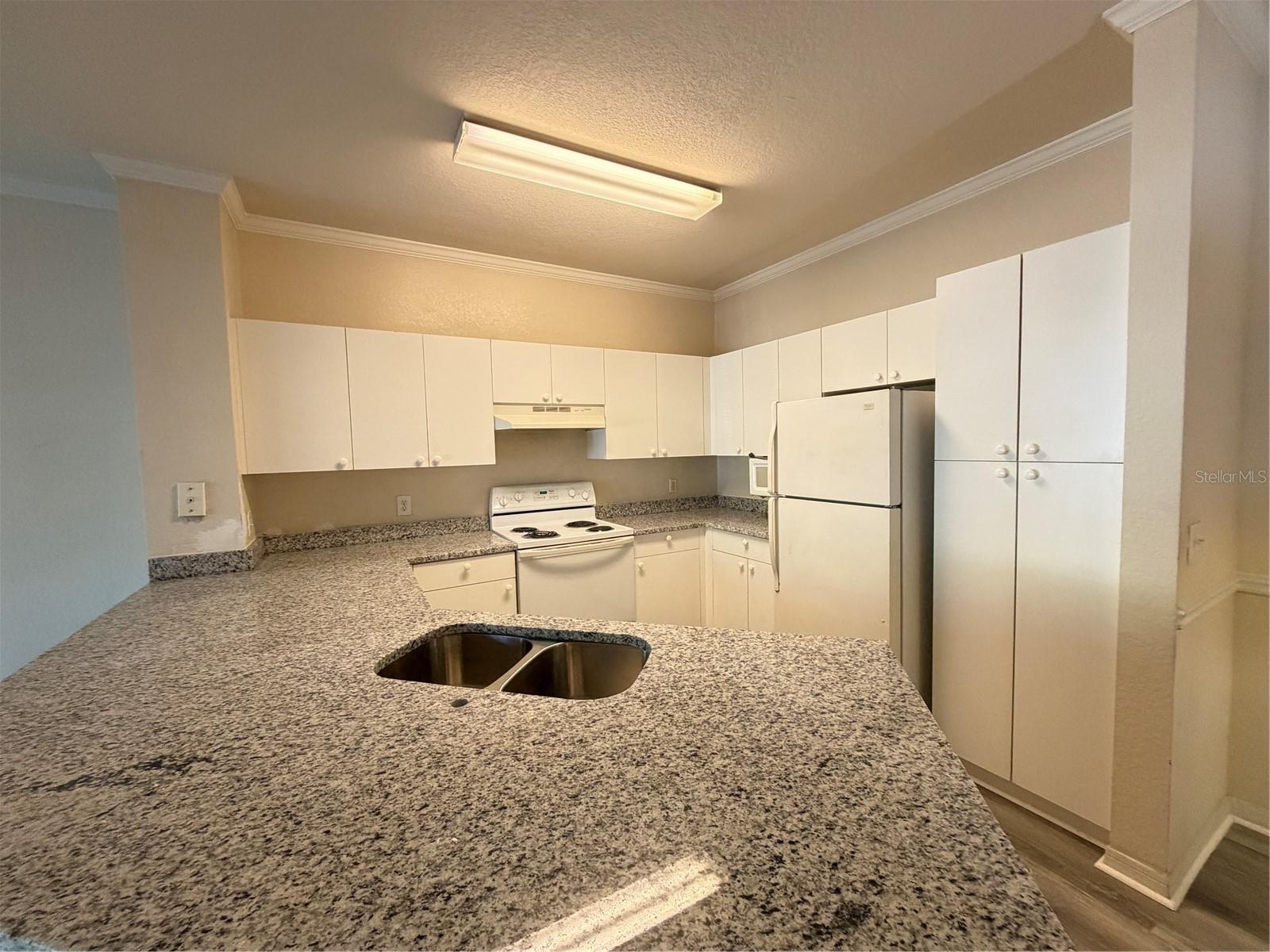 Image 3 of 14 For 3561 Conroy Road 225